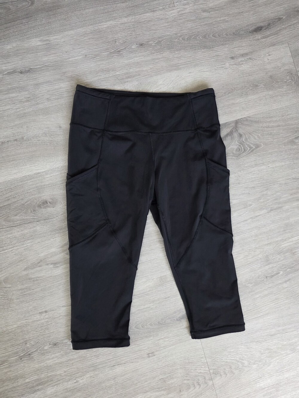 Lululemon Women Black Mesh Cropped Workout Leggings Size 10